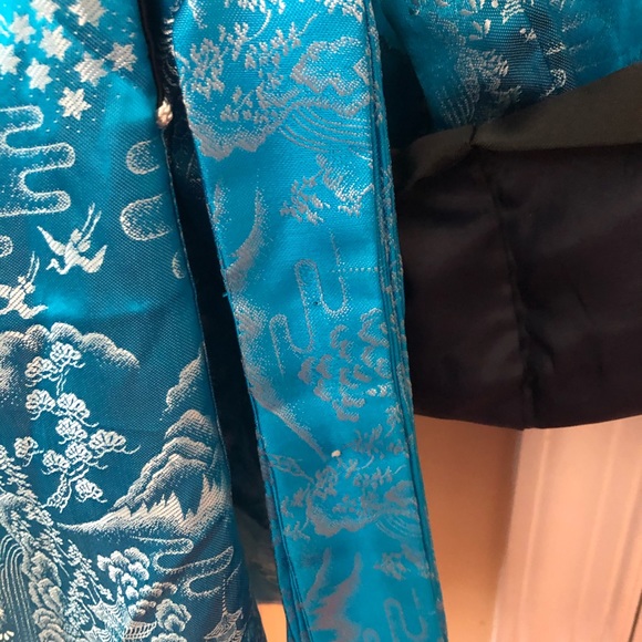 NWOT Asian silky kimono wrap robe with belt - Picture 3 of 4